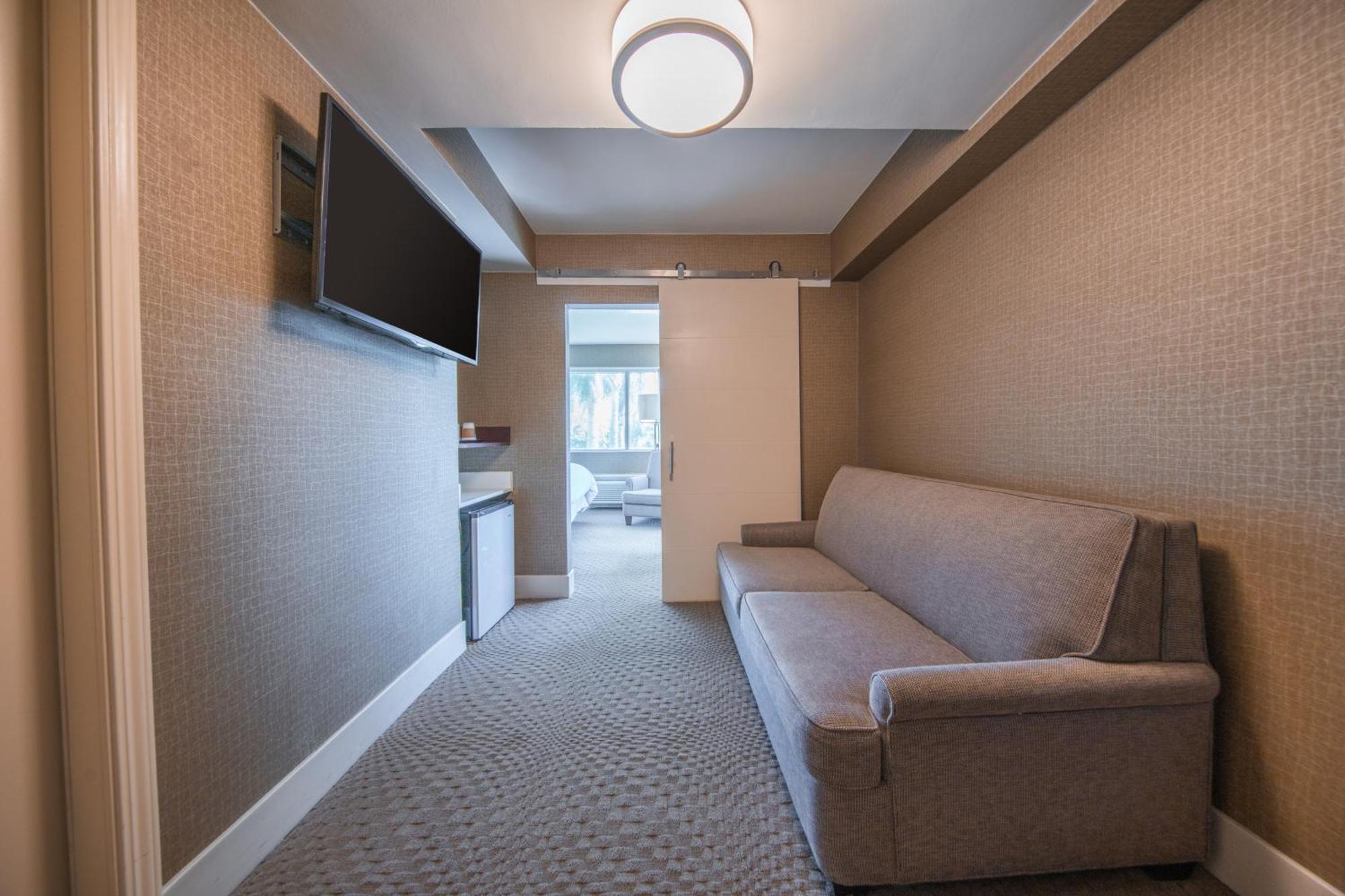 Sheraton Ontario Airport Hotel Экстерьер фото