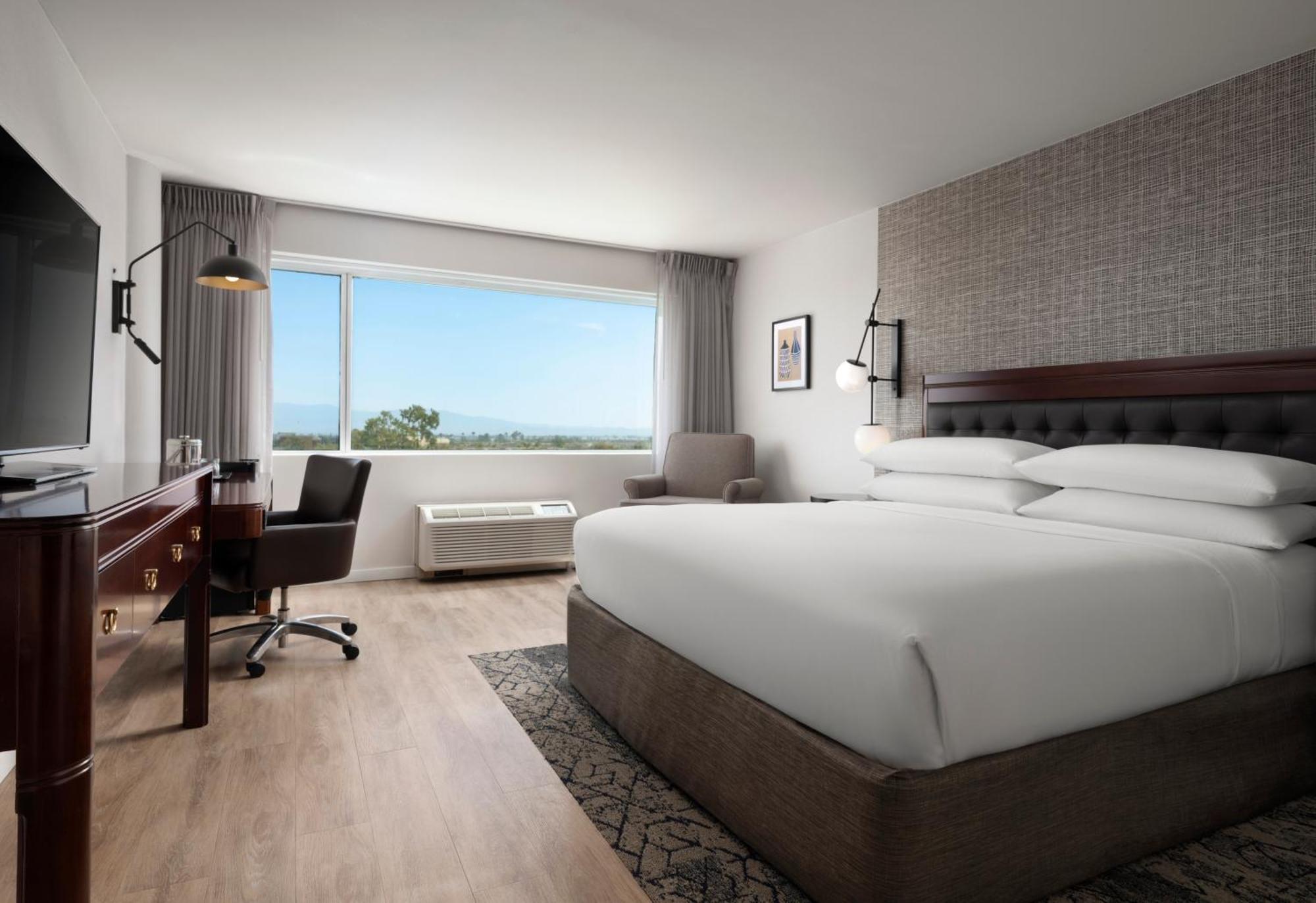 Sheraton Ontario Airport Hotel Экстерьер фото