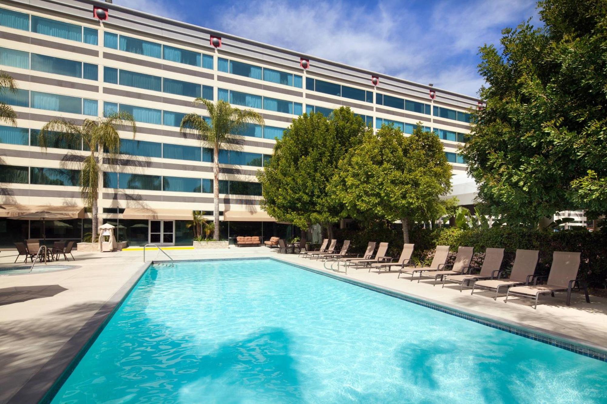 Sheraton Ontario Airport Hotel Экстерьер фото
