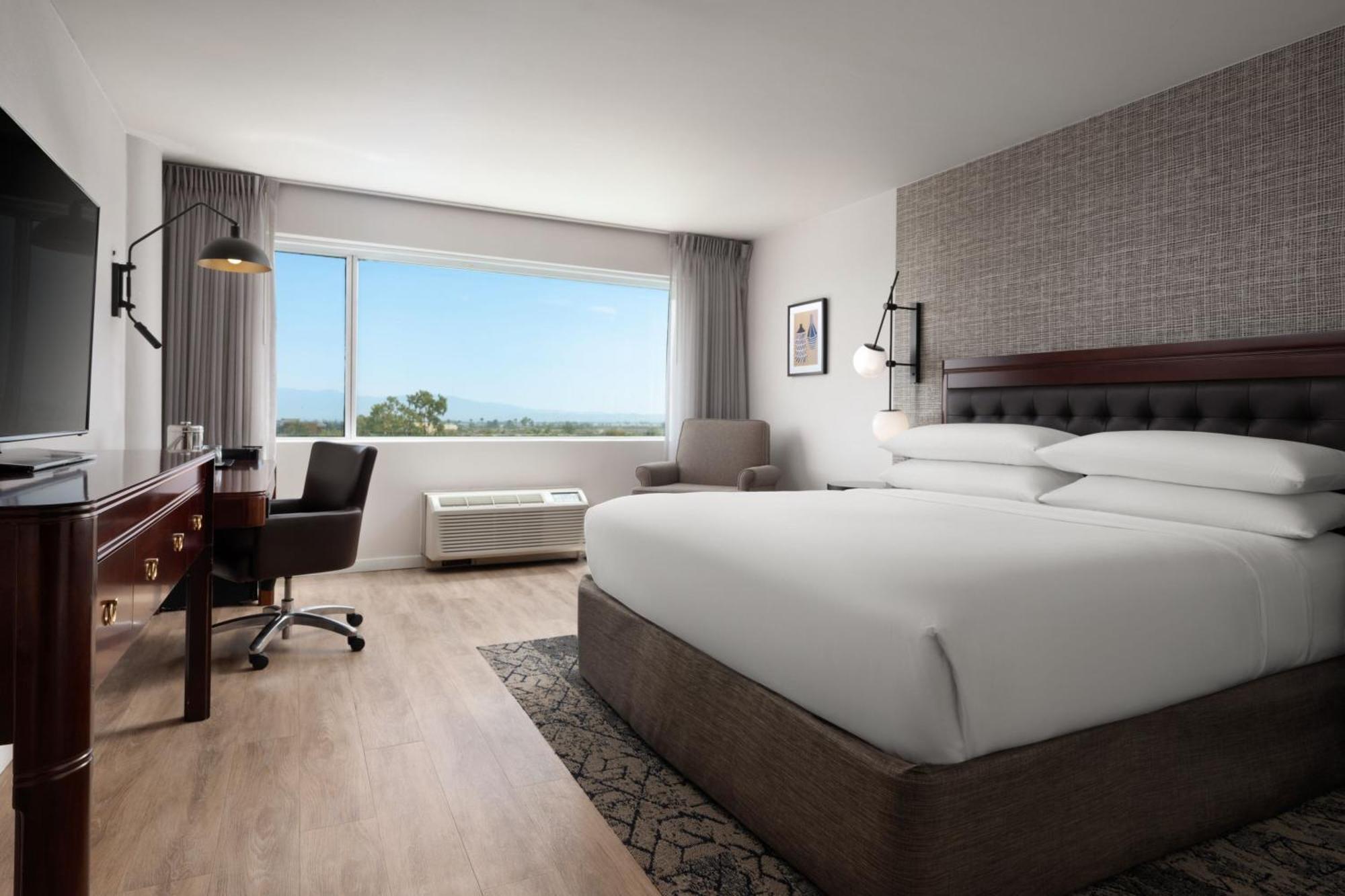 Sheraton Ontario Airport Hotel Экстерьер фото