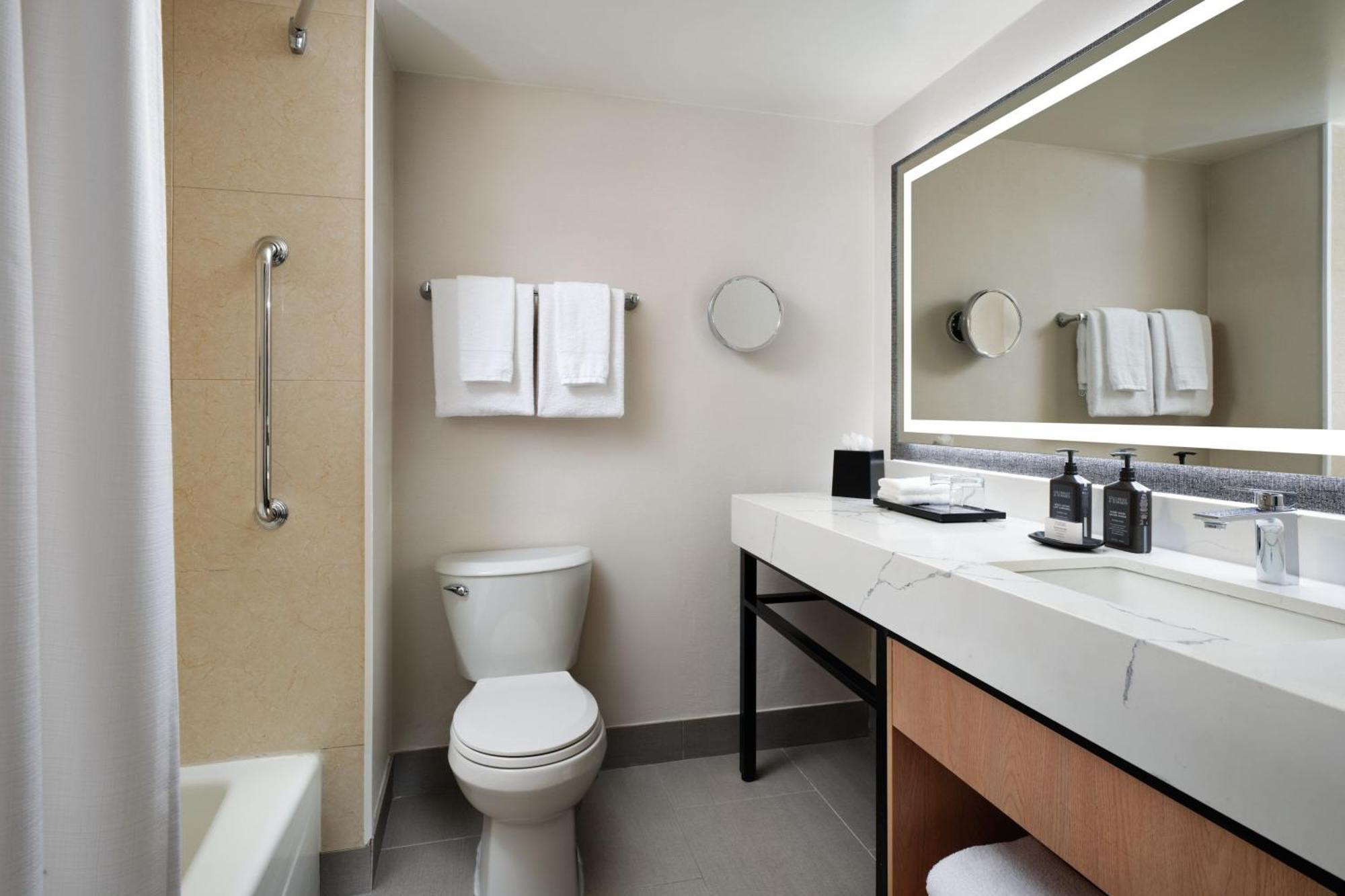 Sheraton Ontario Airport Hotel Экстерьер фото