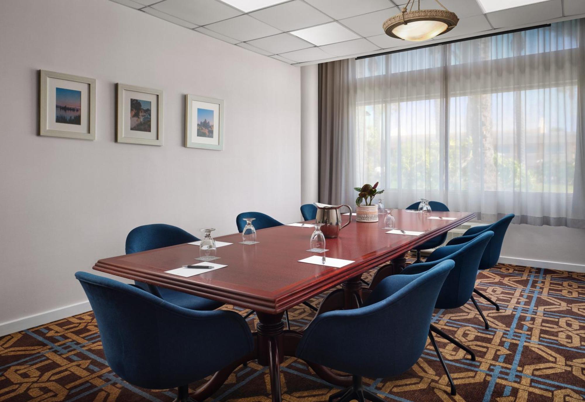 Sheraton Ontario Airport Hotel Экстерьер фото