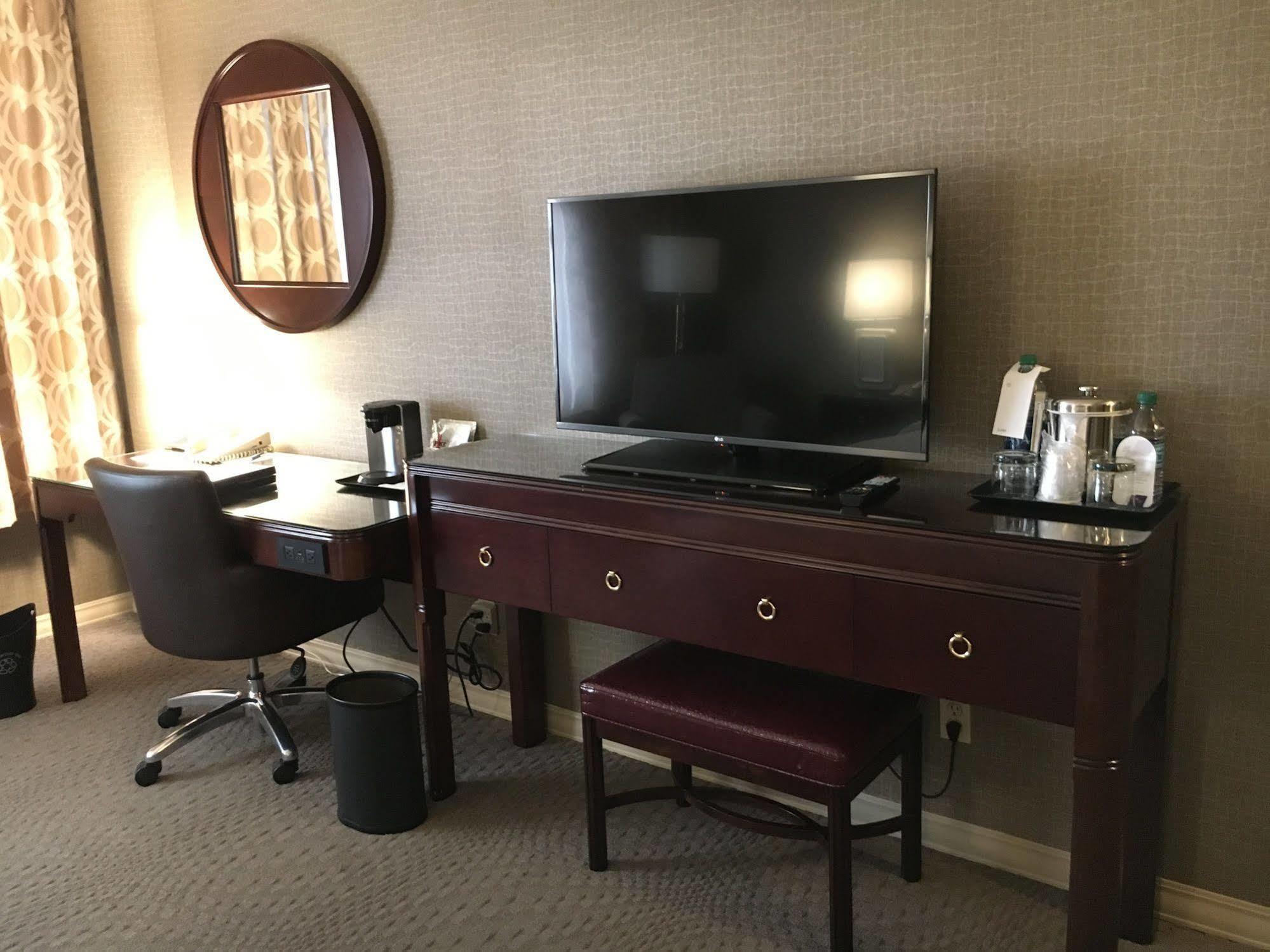 Sheraton Ontario Airport Hotel Экстерьер фото